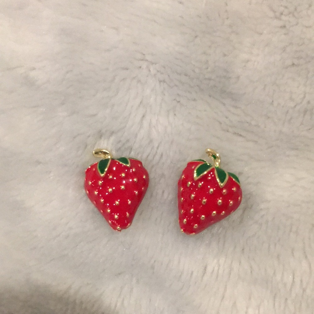 Strawberry Studs Pierced Fashion Earrings NWT .50”   Enamel Gold Toned Metal
